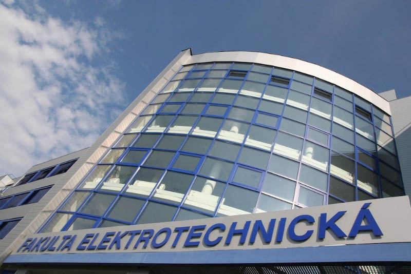 Количество студентов на отделении электротехники неизменно растет