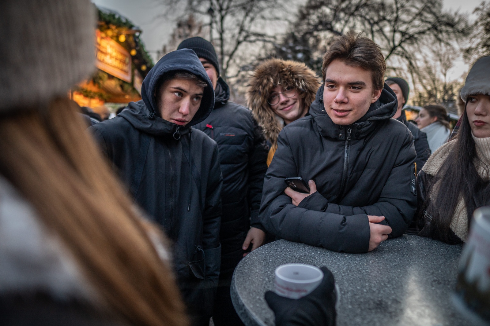 Именно гуманитарное образование обеспечивает глубокое понимание людей, их потребностей и поведения. Которые могут обеспечить пользовательский опыт, писать техническую документацию, создавать контент, заниматься исследованиями рынка и решать проблемы, требующие критического мышления.