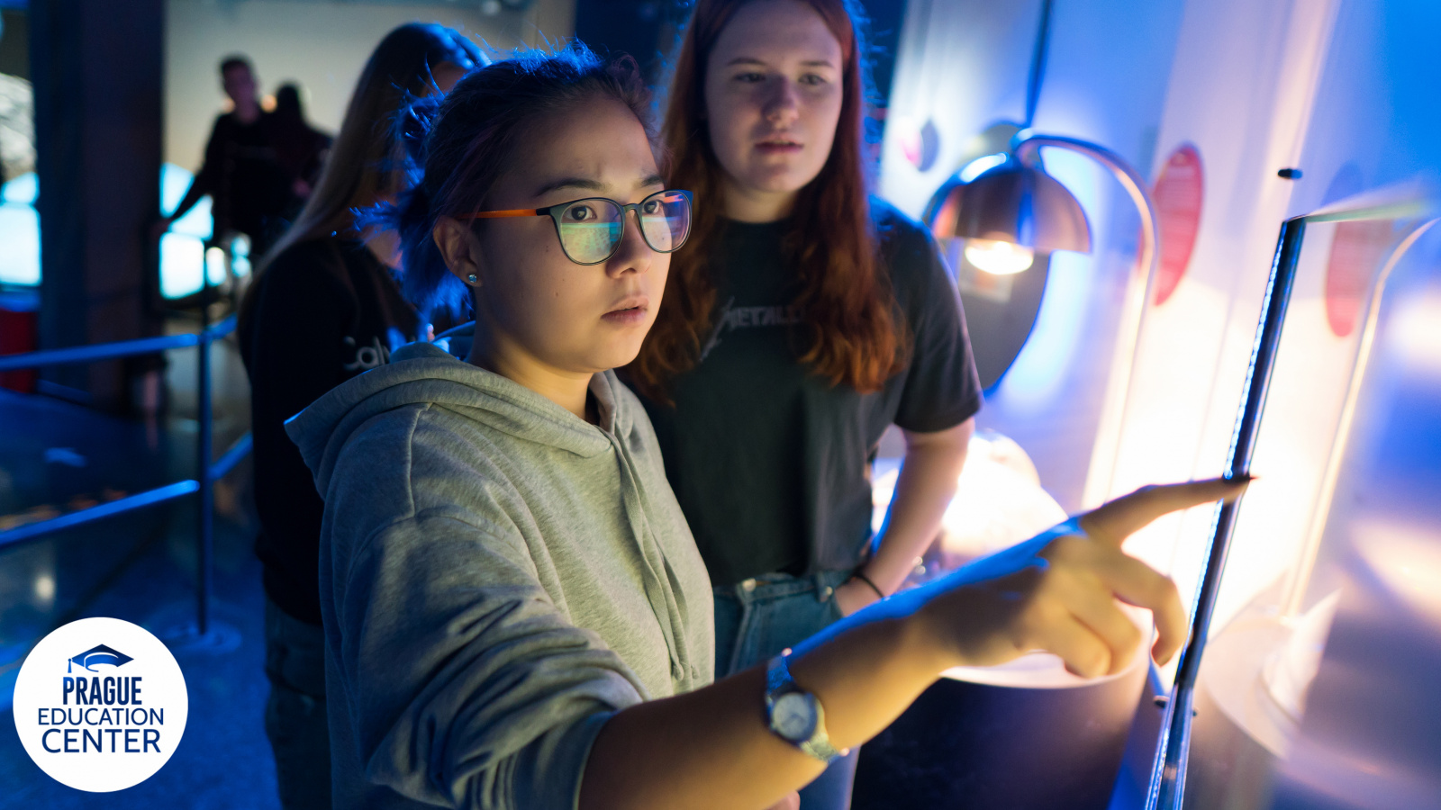 Учеба в Чехии открывает прямой доступ к программе Erasmus+ и стажировкам в Европе. Чтобы воспользоваться возможностями, достаточно обратиться в международный отдел своего вуза, подать заявку и согласовать учебный план.