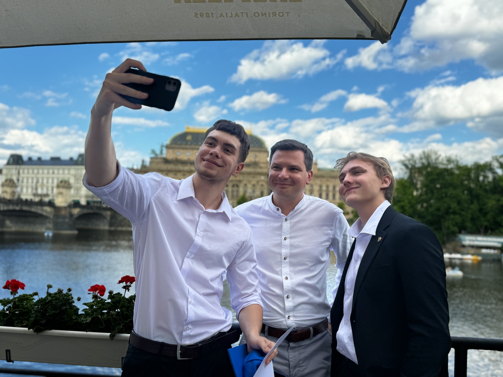 Який трудовий договір можна підписувати іноземному студентові в Чехії?