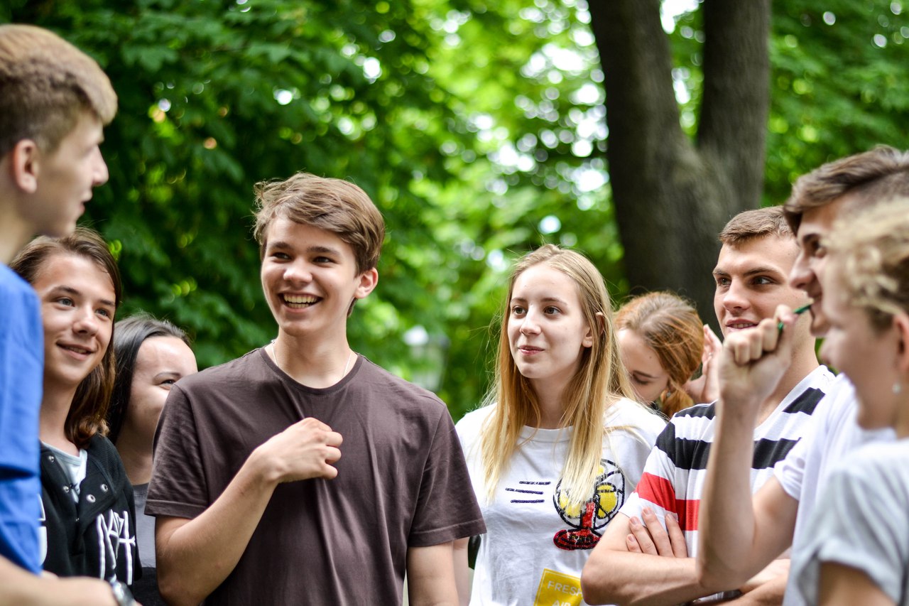 Ще однією перевагою, крім збереження пріоритету фундаментальних знань, є націленість освіти на практичну їх реалізацію.