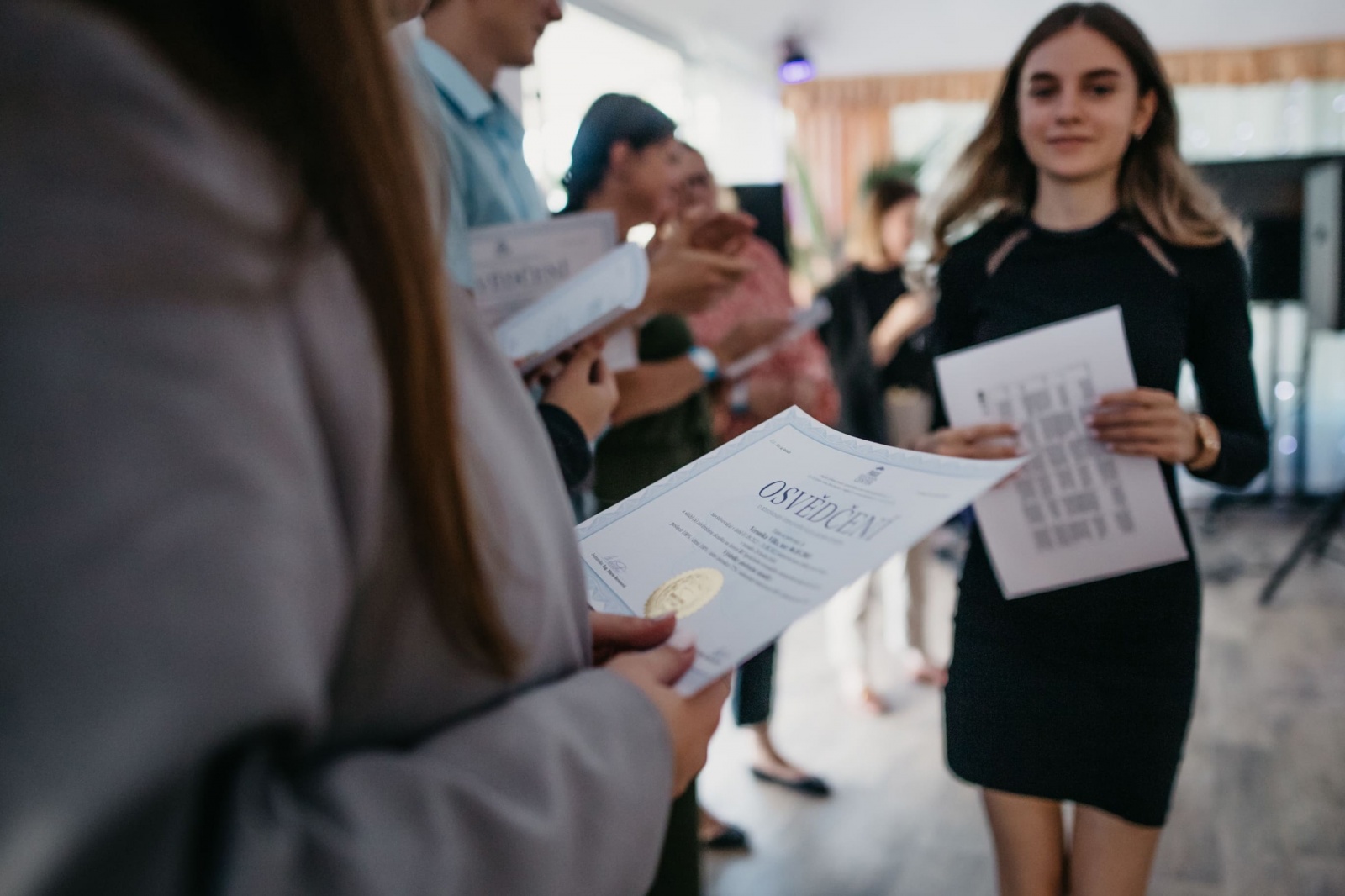 Професія відеомонтажера актуальна з часів створення відеоапаратури. Як відеомонтажер обробляє сюжети? Професію відеомонтажера можна назвати цікавою, адже робота такого фахівця має технічну і творчу складову.