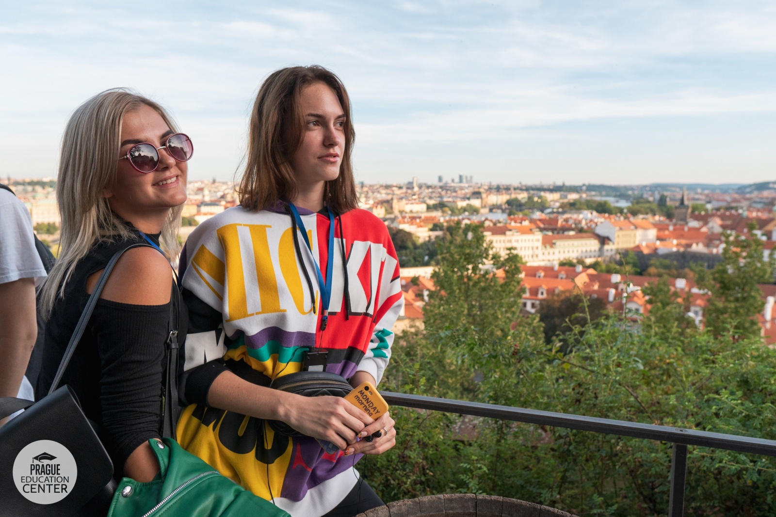 Дослідіть програми, вимог та мову навчання.